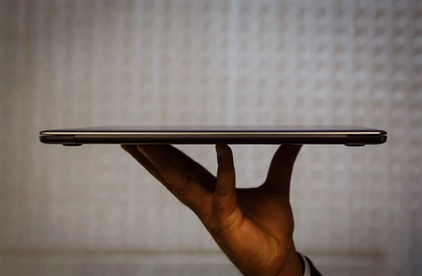 Huawei Matebook X is the smallest Win 10 notebook in the world