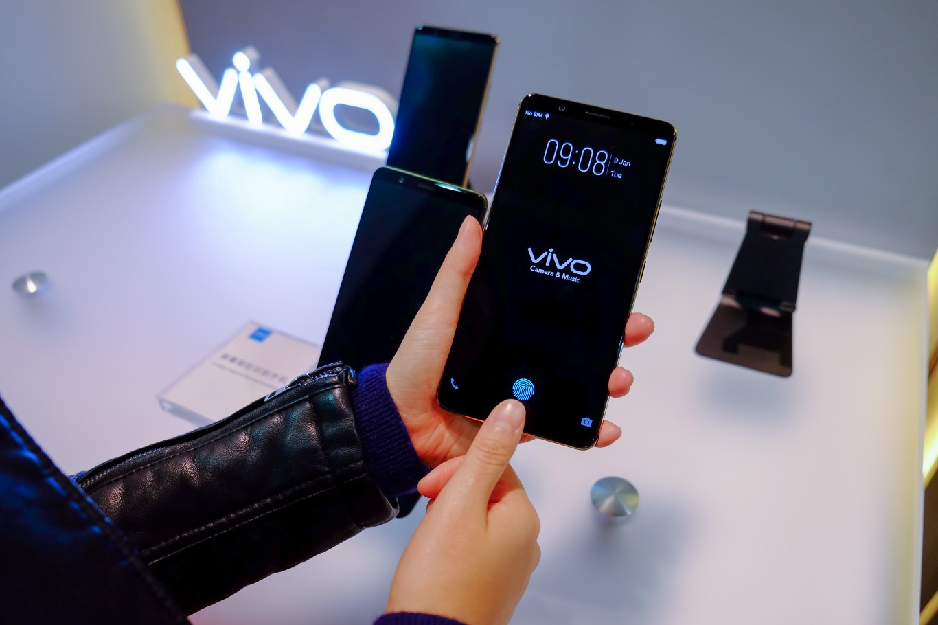 Vivo Unviels First Smartphone With In-Display Fingerprint Sensor
